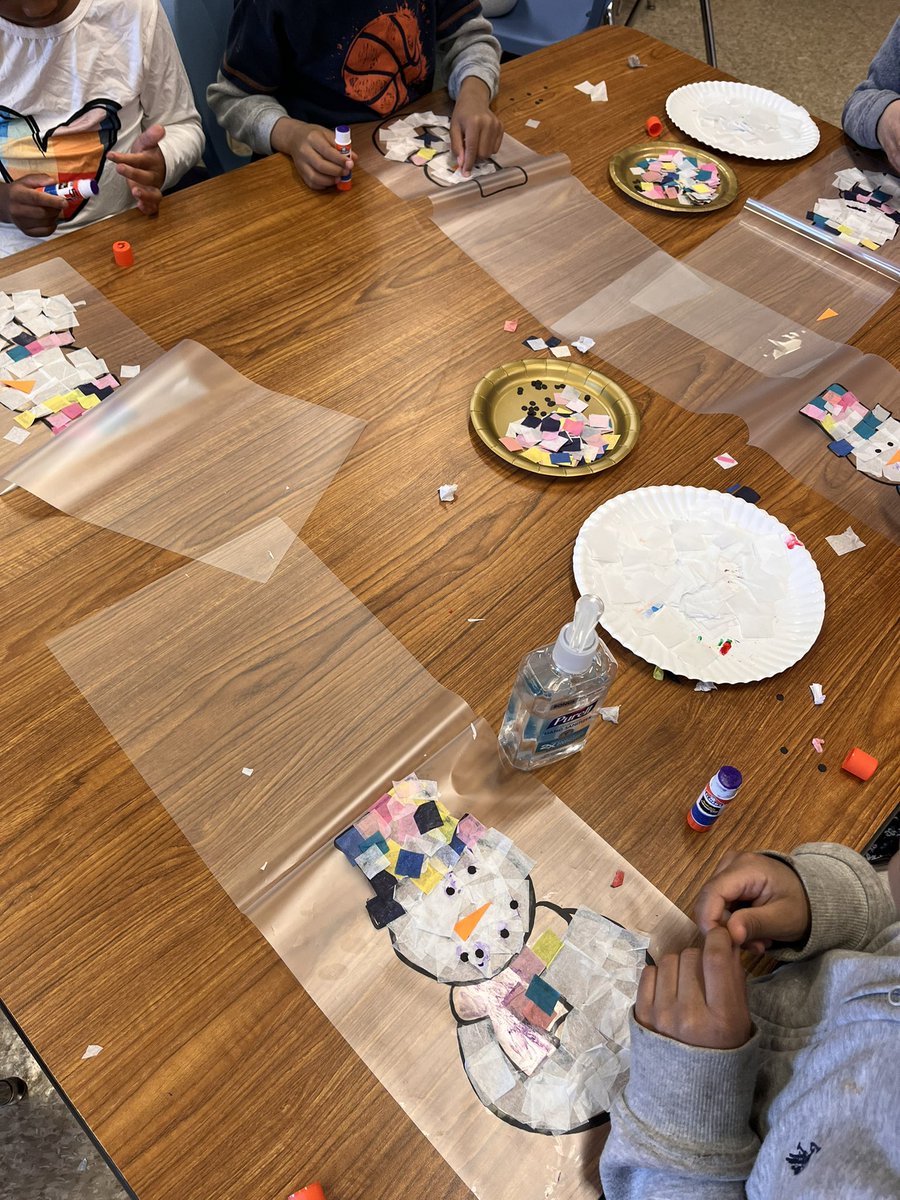 LearnWithMay's tweet image. We read “If Picasso Painted a Snowman” for #STEMAcrossAmericaWeek and talked throughout the day about the arts! Students got a chance to make their own piece of artwork by using tissue paper to make a snowman sun catcher. @SedgeGardenES