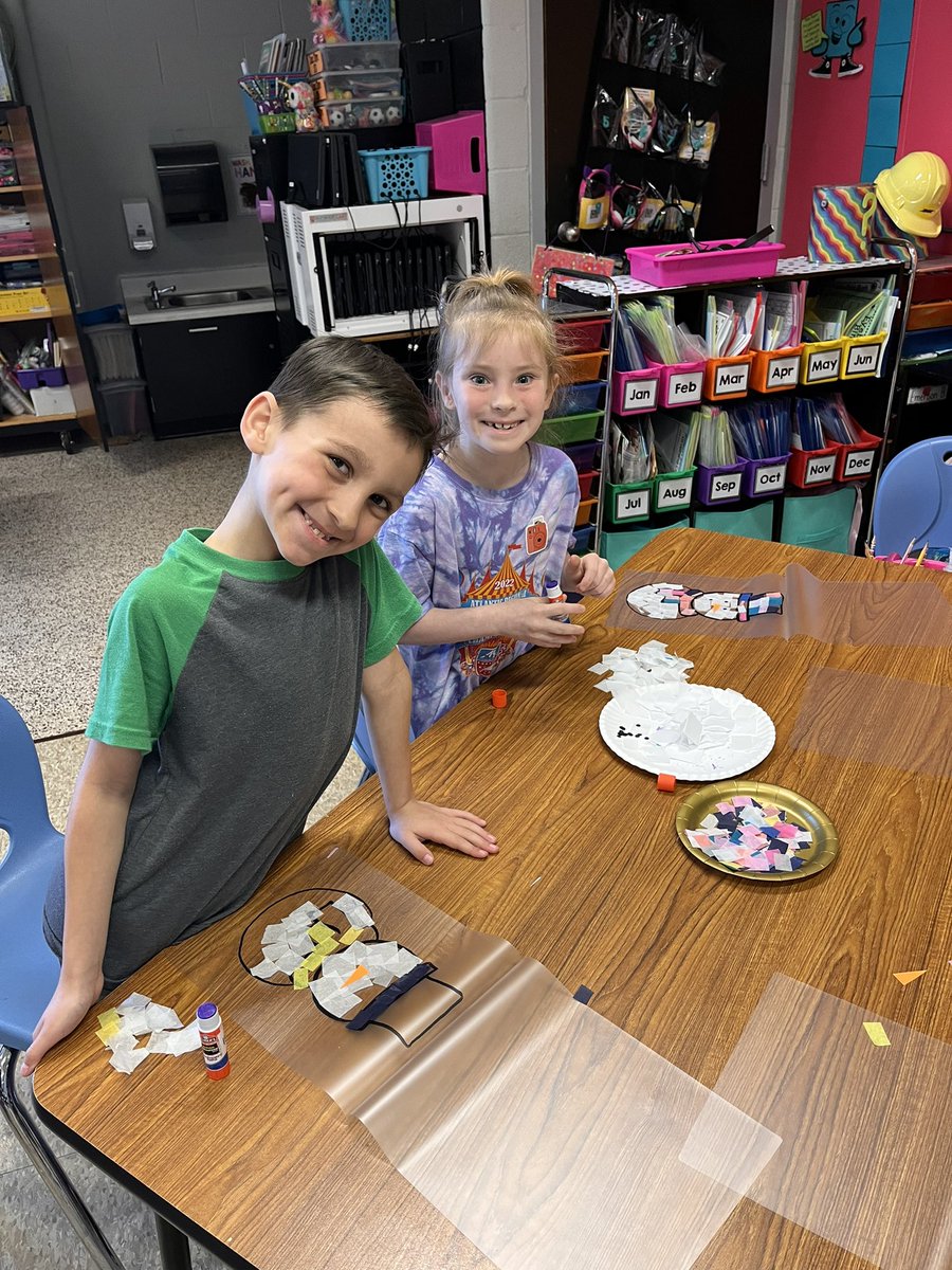 LearnWithMay's tweet image. We read “If Picasso Painted a Snowman” for #STEMAcrossAmericaWeek and talked throughout the day about the arts! Students got a chance to make their own piece of artwork by using tissue paper to make a snowman sun catcher. @SedgeGardenES