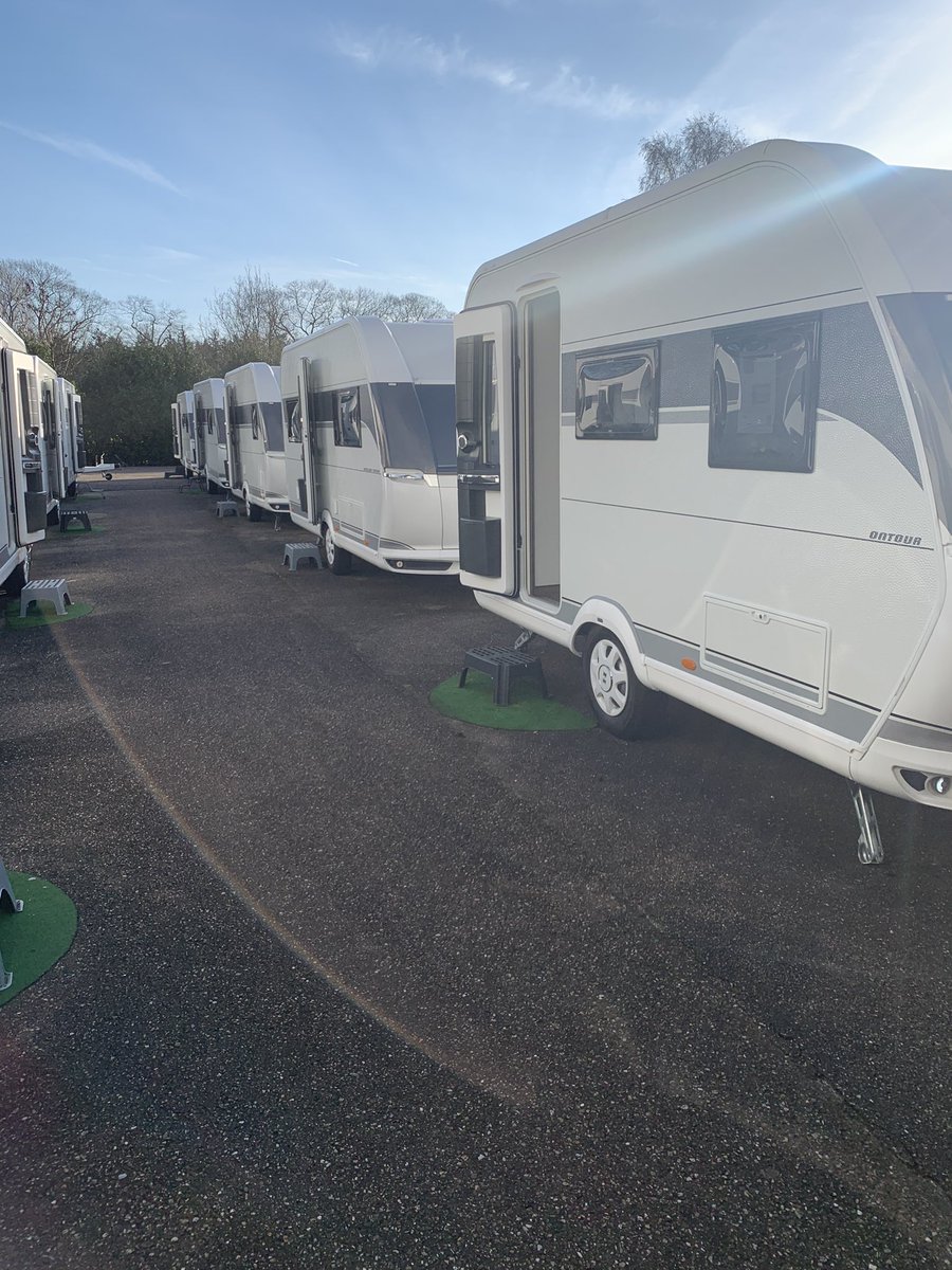🚐 Op zoek naar een nieuwe bestemming voor je caravan of kamper? Wij kopen ook tweedehands caravans en kampeerauto's in! Neem contact op met ons verkoopteam voor meer informatie. #Caravan #Kamper #VerkoopTeam 📞🛣️
