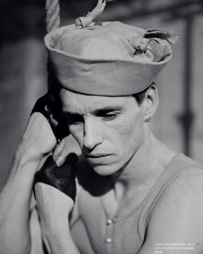 MCDV2's tweet photo. How beautiful !!! #EddieRedmayne #newphotos #ReplicamanMagazine
#Cabaret #NewYork at the @kitkatclubnyc #theemcee #blackandwhite
Ph @oliviaarthur , Styled by #HarryLambert
Source:
https://t.co/iQZABISUXh https://t.co/XRoycI88IS