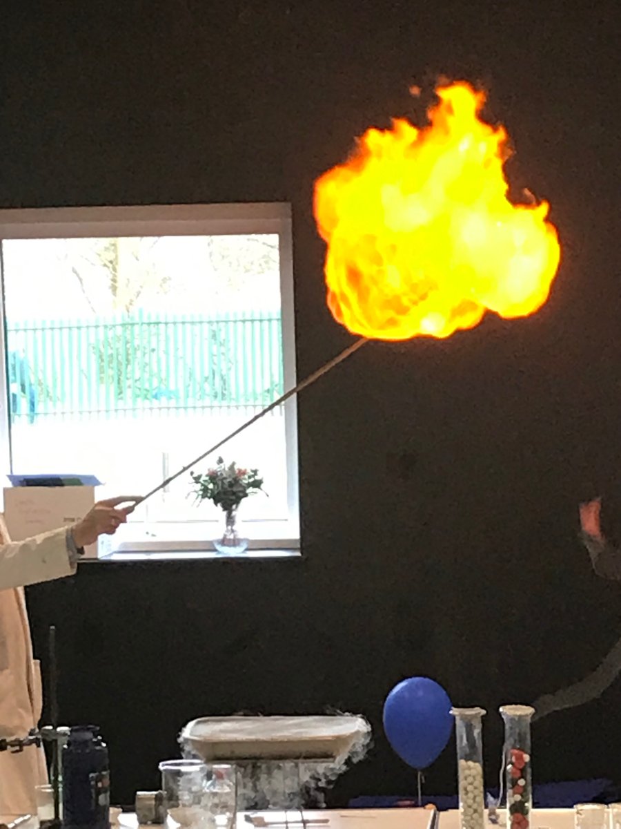 ChemistryLpgs's tweet photo. Topped off our science week celebrations with a fantastic engaging lecture by Dr Szydlo at our science festival today! https://t.co/qFKrmQsfJj