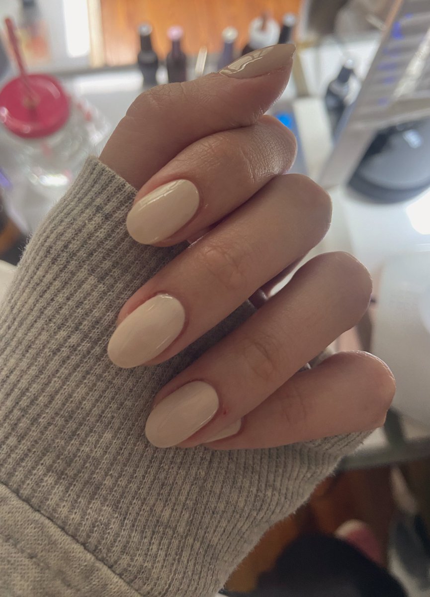 No puedo dejar de verme las uñas cuando me las termino de hacer. Mejores 6 dias de autoestima hasta que vuelven a crecer.