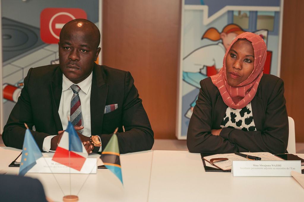 CZacharopoulou's tweet photo. En amont de ma prochaine visite en #Tanzanie, ravie d'avoir effectué une visite de terrain dans les #Yvelines avec le Ministre Aweso, chargé de l'#Eau !

Nous renforçons le partenariat 🇫🇷🇹🇿, notamment sur l'accès de tous à l'eau potable grâce aux investissements @AFD_France. https://t.co/iDOQVNy4x5