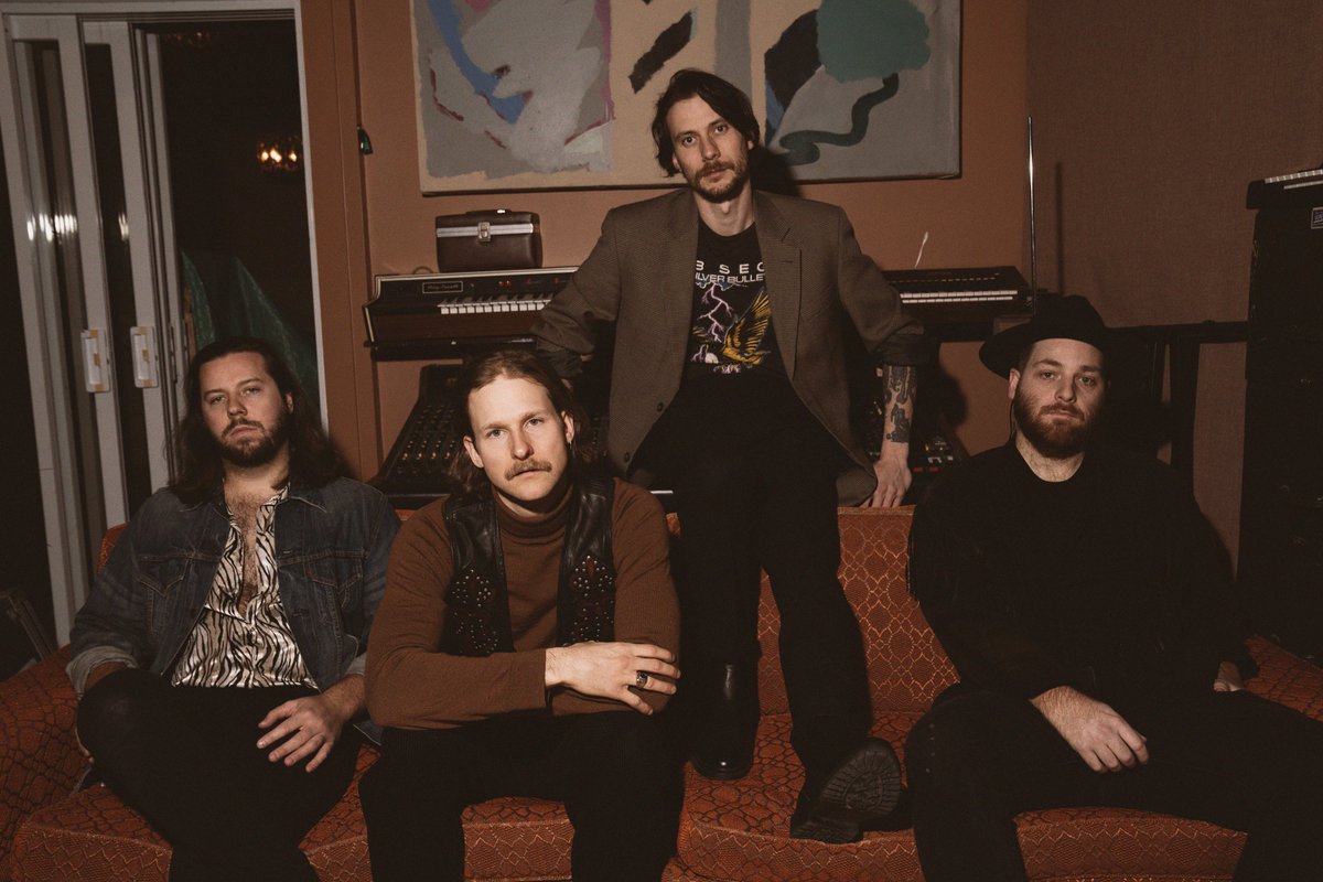 Nouvelle toune. Nouvelle photo de profil 😎

𝗪𝗼̂ 𝗺𝗲𝗻𝘂𝘁𝗲.
15 mars. 00h00.
🕛

Pre-save → WoMenute.lnk.to/Caravane