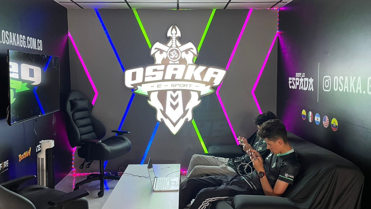 company_osk's tweet photo. Viajando en el tiempo con este tbt 🕰️✨. Un recuerdo especial que siempre nos llena de nostalgia.
Claro ejemplo de que cada día trabajamos más y más para alcanzar nuevas metas🌟
#ardelaespada #somososk #goosk #freefire #gaming #freefirecolombia #freefirelatam #garenafreefire #ffl #ffws #TBT