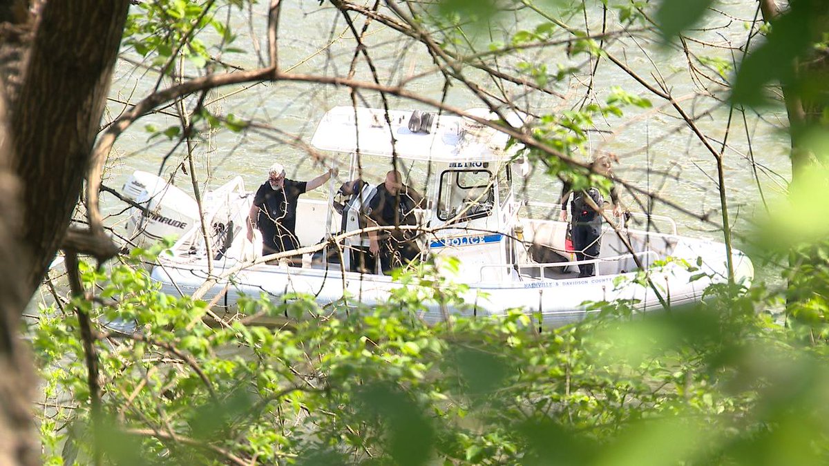 FOXNashville's tweet photo. Crews search treeline between a homeless camp and the Cumberland River, an area where a man said he saw missing Missouri student Riley Strain walking near Friday night. https://t.co/6AdQlGTHL4 https://t.co/pfIgfGDjlT