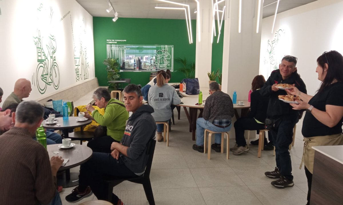 entremcoop's tweet photo. Molt contentes de rebre avui la visita al @sis_coop de les persones participants del projecte "Senectus" de @masalborna.
Gràcies per haver triat l'Espai SIS per gaudir de l'esmorzar d'avui en bona companyia i esperem tornar-vos a veure ben aviat💖
-
#somsis #somess #proximitat https://t.co/QcxM3NVY3b