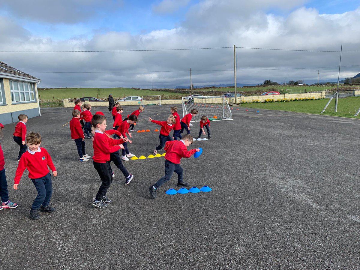 Darragh was in HighPark and Ballinlig this week for his CDO Role. Kids were excellent this week and very enthusiastic and loved every bit of it. 🏁🏐🔴🟢 @SligoGAACandG @sligogaa @SligoLGFA @ConnachtGAA #ConnachtCDO