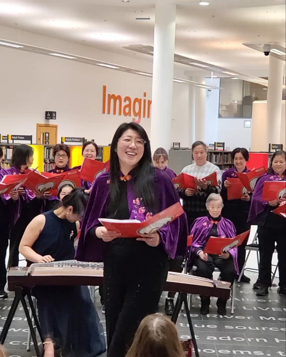 Amidst shelves @Lpoolcentlib, our elder #choir lent melodies to #Dementia Info Day—more than a performance, it was a celebration of resilience & connection. @Chinese_Wellb Champions #wellbeing, our voices soar beyond notes, fostering bonds & awareness in each heartfelt chorus.