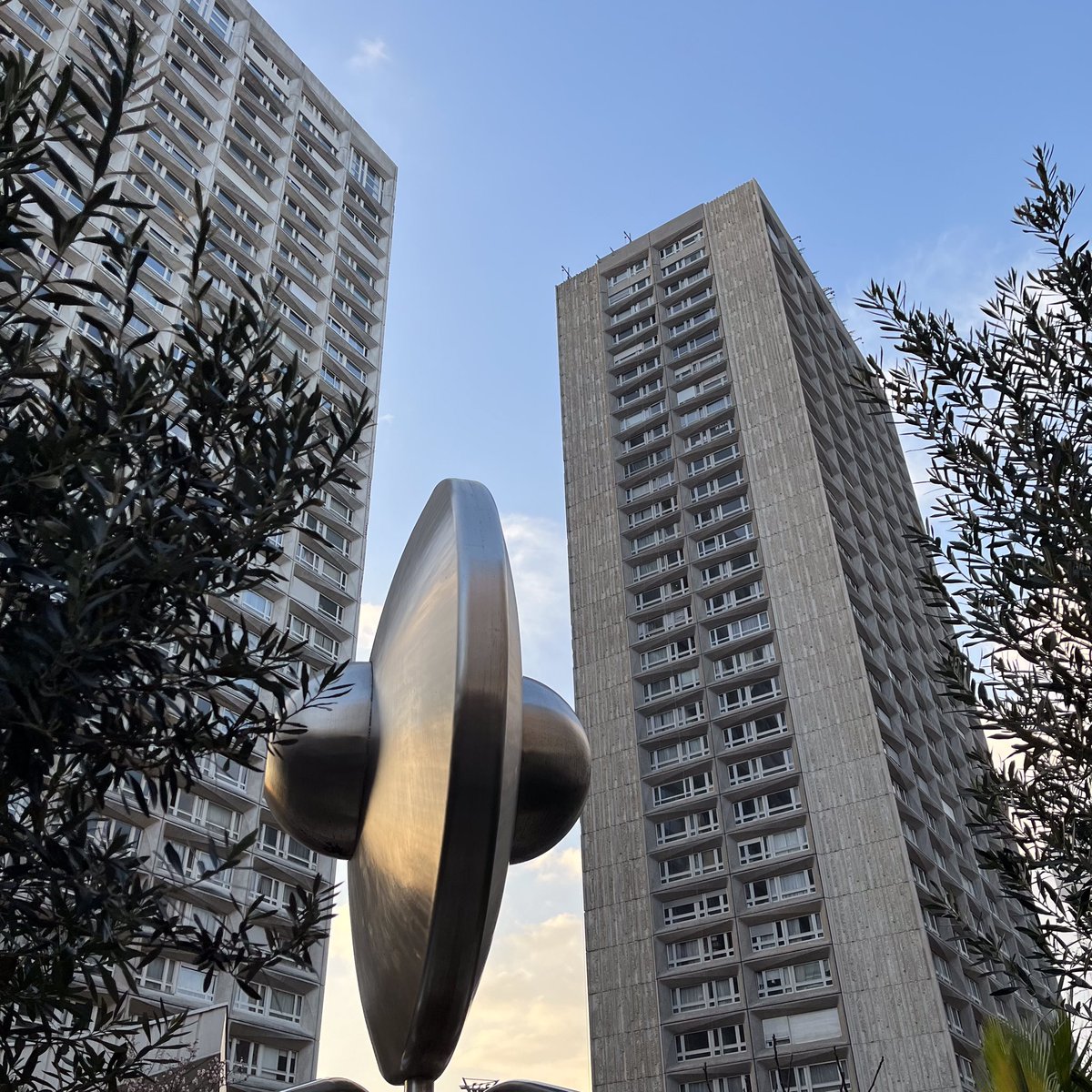 View_points's tweet image. Iets voor jou @MartjanKuit ? Parijs maar dan anders #brutalisme #modernisme