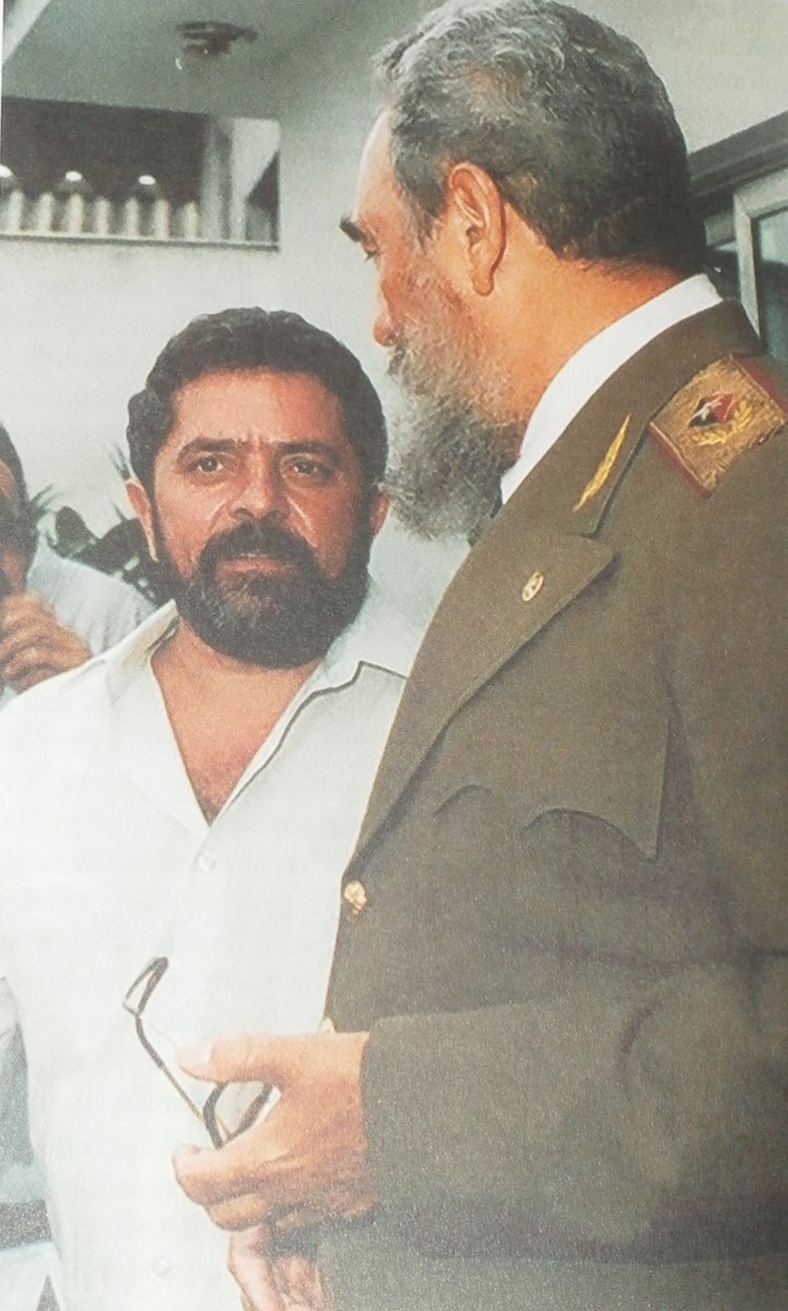 📷 Durante su visita a Brasil, #FidelCastro comparte con Luiz Inácio Lula da Silva quien le ofrece un almuerzo, 18 de marzo de 1990 #PorSiempreFidel #RevolucionCubana
