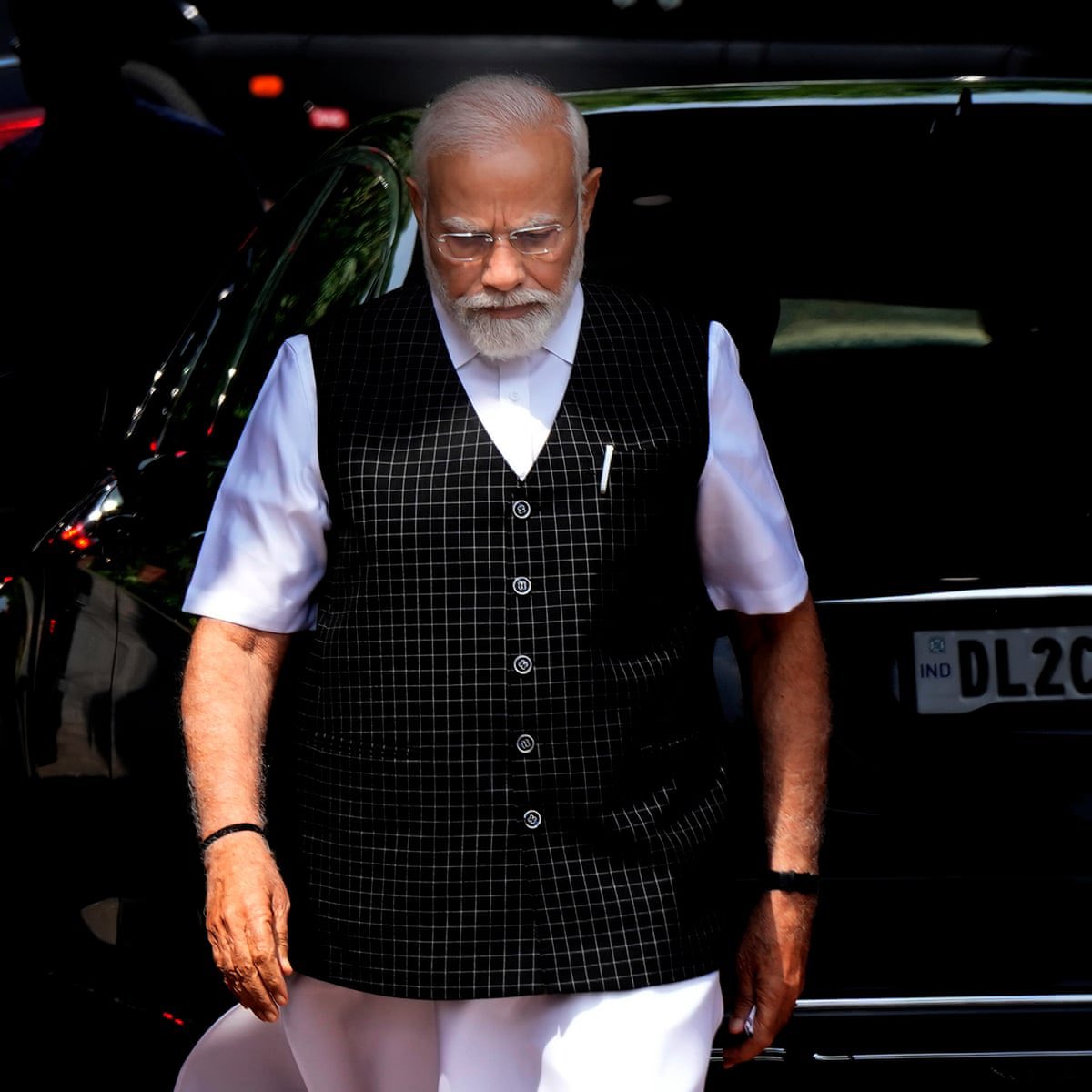 Salahuddin8767's tweet photo. #ElectoralBondsCase Hey Gujarati is looting the whole country, there is still time, people should understand that BJP has collected crores of rupees through a cell company, it has only fooled the public. https://t.co/01tCeBjiG6