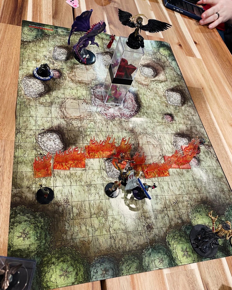 Init_Syndicate's tweet photo. Lila, The Deathpact Angel stares on at our heroes. The campaign nears its end during this pivotal battle for the fate of Ravnica! #ravnica #dnd #dungeonsanddragons https://t.co/KB8XO0L3BI