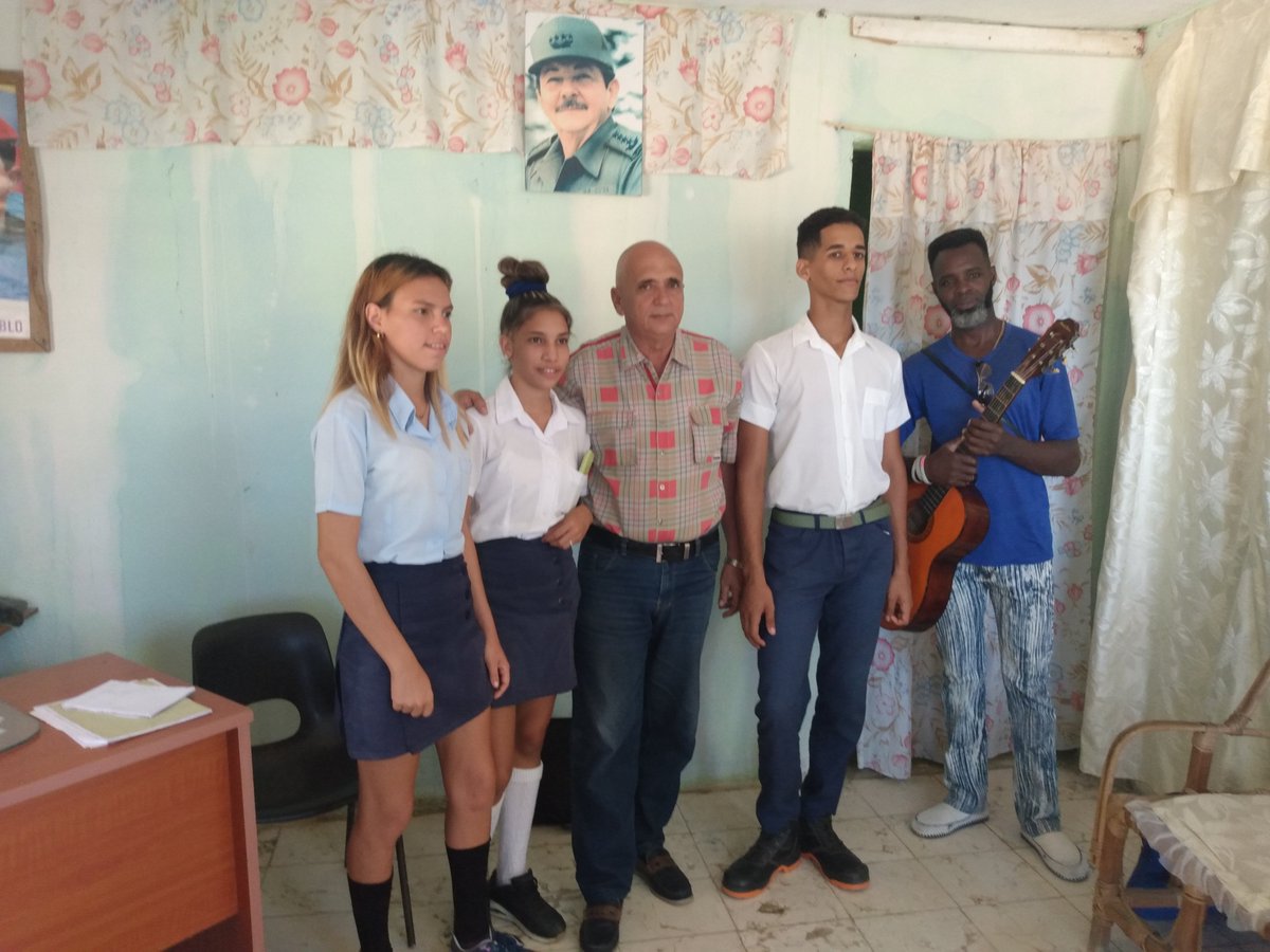 Realiza intercambio Director General de Educación con educandos y profesores de nuestra institución educativa@CubaMined <a href="/dpestgo/">DGE Santiago de Cuba</a> <a href="/dmeguama/">Dirección Municipal de Educación Guamá</a>  <a href="/santiagodecuba/">Santiago de Cuba</a> #guama