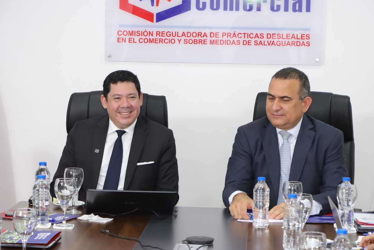 CDC_RD's tweet photo. Continuando con la agenda de formaciones y encuentros, por motivo de la visita del Dr. Fernando Piérola, hemos recibido la visita del @MIREXRD , @MIC_RD , @CODOPESCARD , @otcasocial  y Consultoría del Poder Ejecutivo, para intercambiar ideas sobre los resultados https://t.co/1Fu8ndgSug