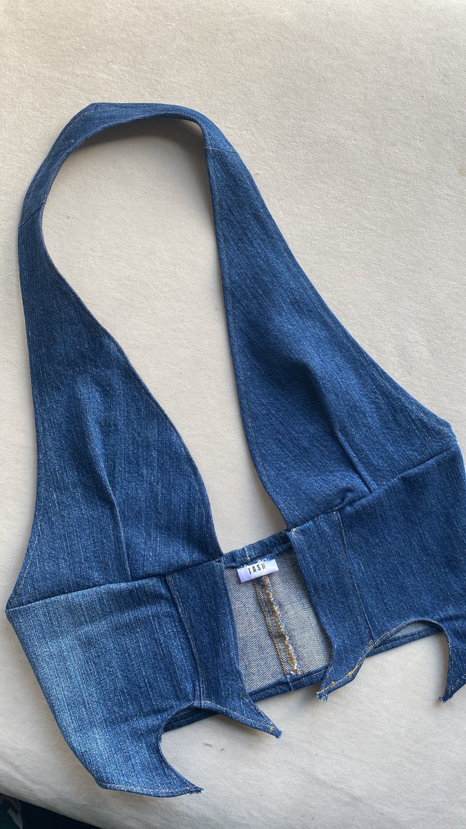 MADEBYTASH's tweet photo. Reworking thrifted jeans into a denim top Made By Tash https://t.co/DWYYK2brJX