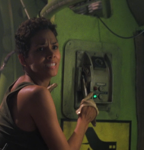 So I was just watching Pierce Brosnan's final 007 outing 'Die Another Day' and noticed something very familiar in one of the shots 👀... 

Looks like the old 2005 TARDIS throttle got around a bit 😅

#jamesbond #dieanotherday #TARDIS #DavidTennant