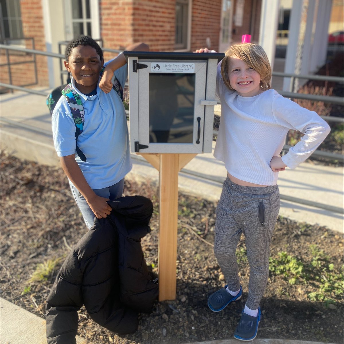 Excited to add @VanNessPTO to EWDC's network of Read in Color Little Free Libraries! Since 2021, we've put 10,000+ diverse books into our LFLs, giving kids access to representative stories that engage, inspire, & promote empathy for all. Want to help? everybodywinsdc.org/give-books/