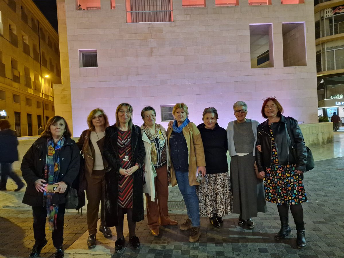 LauraFreixas (@laurafreixas) on Twitter photo Después de hablar (en el seminario de <a href="/CyM_tw/">Clásicas y Modernas</a>), ir a cenar.... y a seguir hablando.
Con Amparo Zacarés, <a href="/RosaRMagda/">Rosa M Rodríguez Magda</a>, <a href="/GuiraoCristina/">Cristina Guirao</a>, <a href="/mjpartera/">♀MªJosé</a>, Marina Gilabert, Anna Caballé y <a href="/carmen_domingo/">carmen domingo</a> en Murcia. Después de hablar (en el seminario de <a href="/CyM_tw/">Clásicas y Modernas</a>), ir a cenar.... y a seguir hablando.
Con Amparo Zacarés, <a href="/RosaRMagda/">Rosa M Rodríguez Magda</a>, <a href="/GuiraoCristina/">Cristina Guirao</a>, <a href="/mjpartera/">♀MªJosé</a>, Marina Gilabert, Anna Caballé y <a href="/carmen_domingo/">carmen domingo</a> en Murcia.