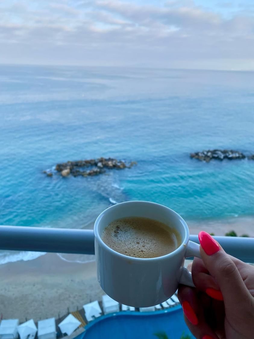 fvexchange's tweet photo. coffee or cocktail, you decide 🍹☕️ #AllInclusiveStay #JoyOfConnection #HiltonAllInclusive
#PuertoVallarta #HiltonEntertainment https://t.co/U2GosR97la