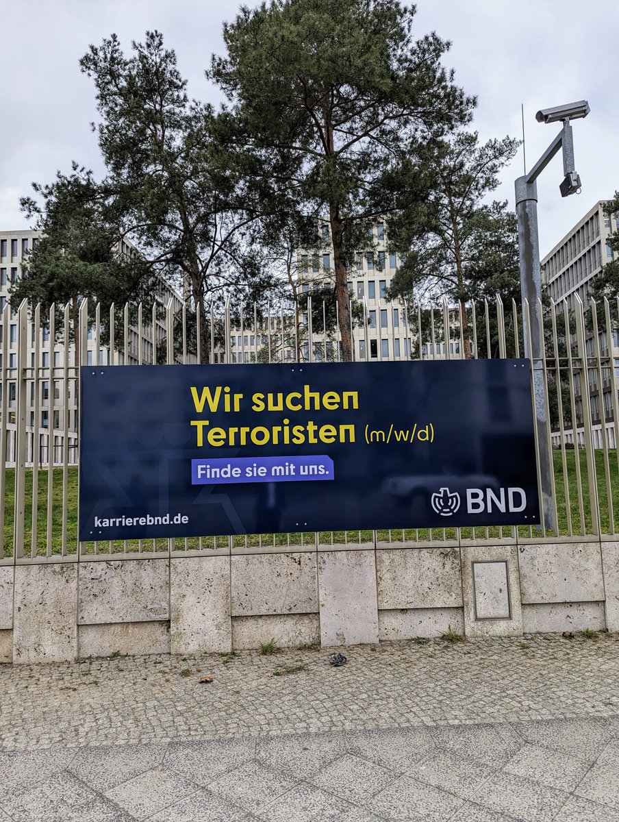 Georg_Heil's tweet photo. Stellenanzeige des BND. Nicht uncool. https://t.co/q41bfkcz25