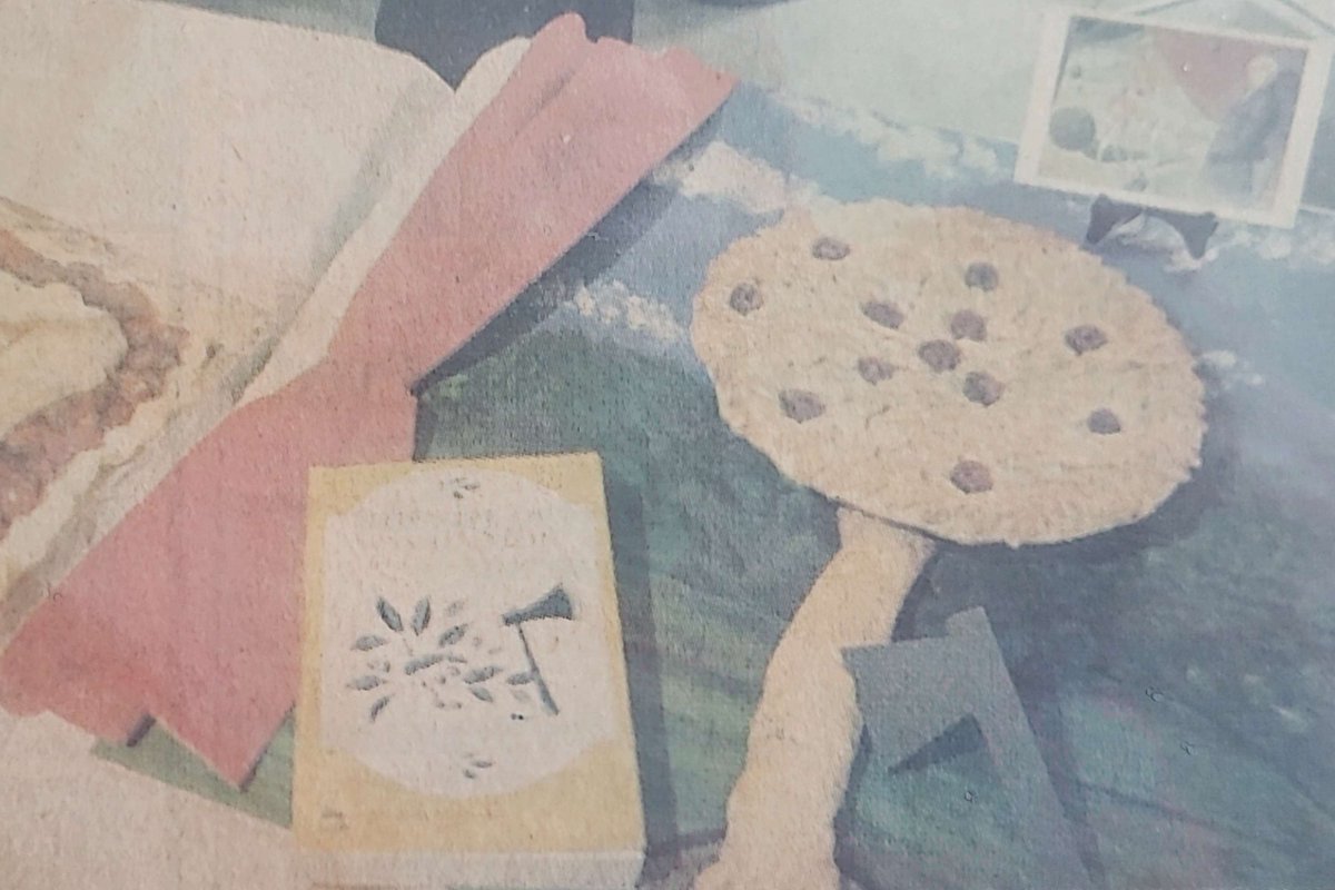 WeemsBotts's tweet image. Happy Pie Day! In 1991, Mount Vernon hosted a cherry pie contest for local museums, &amp;amp; the Weems-Botts Museum took 1st place! The display, inspired by Grant Wood's painting, awarded our museum bragging rights &amp;amp; a bust of Washington, which is still on display in the historic house.