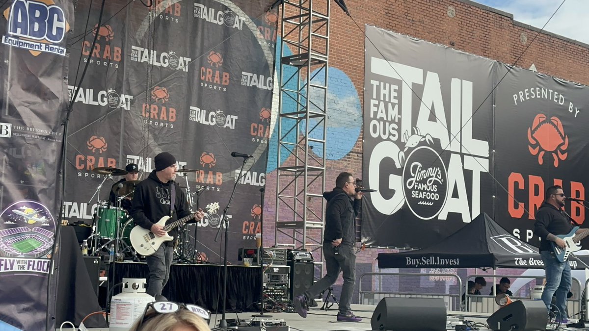 starcrushmusic's tweet photo. It’s 75° in March and we know you want to get out of house. Join @starcrushmusic tonight @JimmysSeafood. We’ll be upstairs from 6-9PM for some acoustic music along with Baltimore’s best crab cakes. Hope to see you there! https://t.co/Zrg5iVjrOj