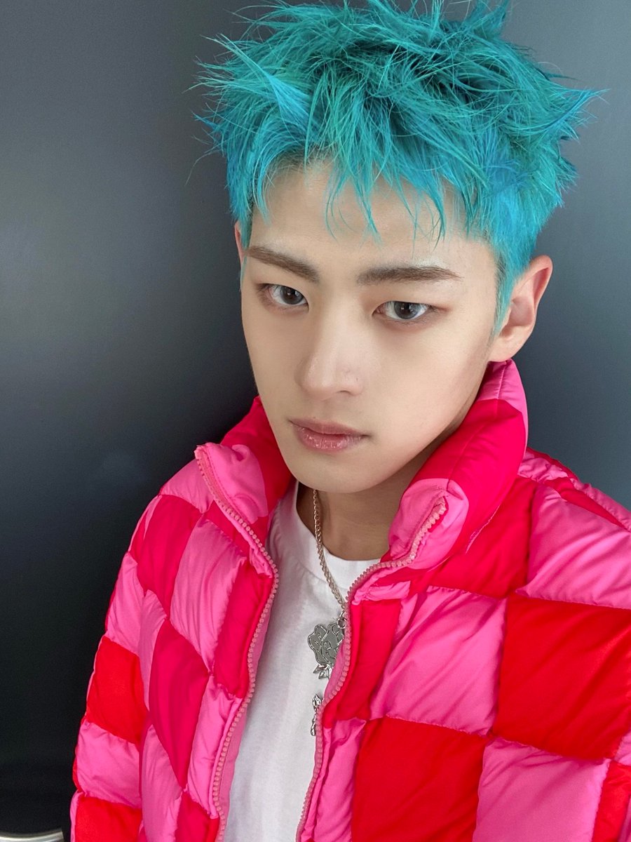 nomadchile's tweet photo. Selfies de #Junho subidas a b.stage en las presentaciones de 'No Pressure' 🌴 (3/3)

🎤 #NOMAD #노매드 @NOMAD_is_here https://t.co/wT3L9b8Kpg