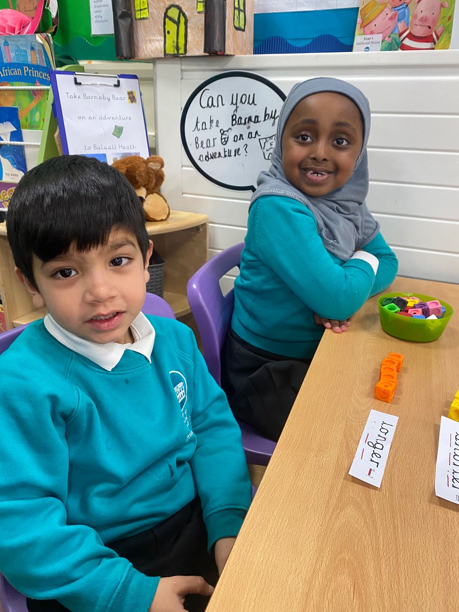 TindalMoallin's tweet photo. In the unit Length and Mass, we learnt all about non-standards units of measurement.

In this lesson, the children explored the difference between shorter and longer objects using cubes! 

@arktindal #TeamTindal https://t.co/nGo5rzvMnl