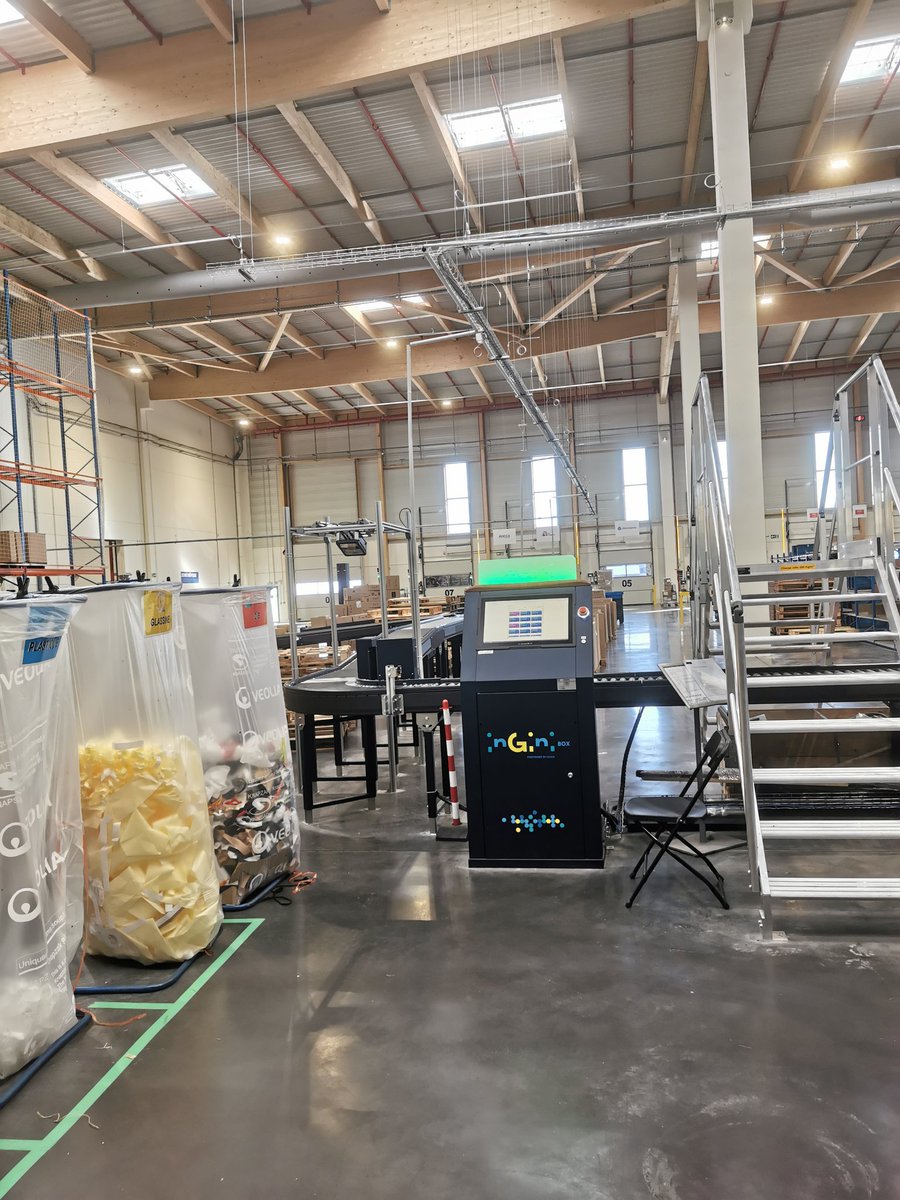 Une visite formidable et particulièrement riche de la plateforme d'e-commerce de <a href="/Decathlon/">Decathlon</a> à Montbartier (82) pour les élèves #STMG  🙏🙏🙏🙏🙏🙏. L'occasion de faire cours hors la classe sur les transformations numériques et la QVCT. <a href="/SEPOdeGMontech/">Lycée Olympe de Gouges MONTECH</a> <a href="/acTlseEG/">EGTlse</a>