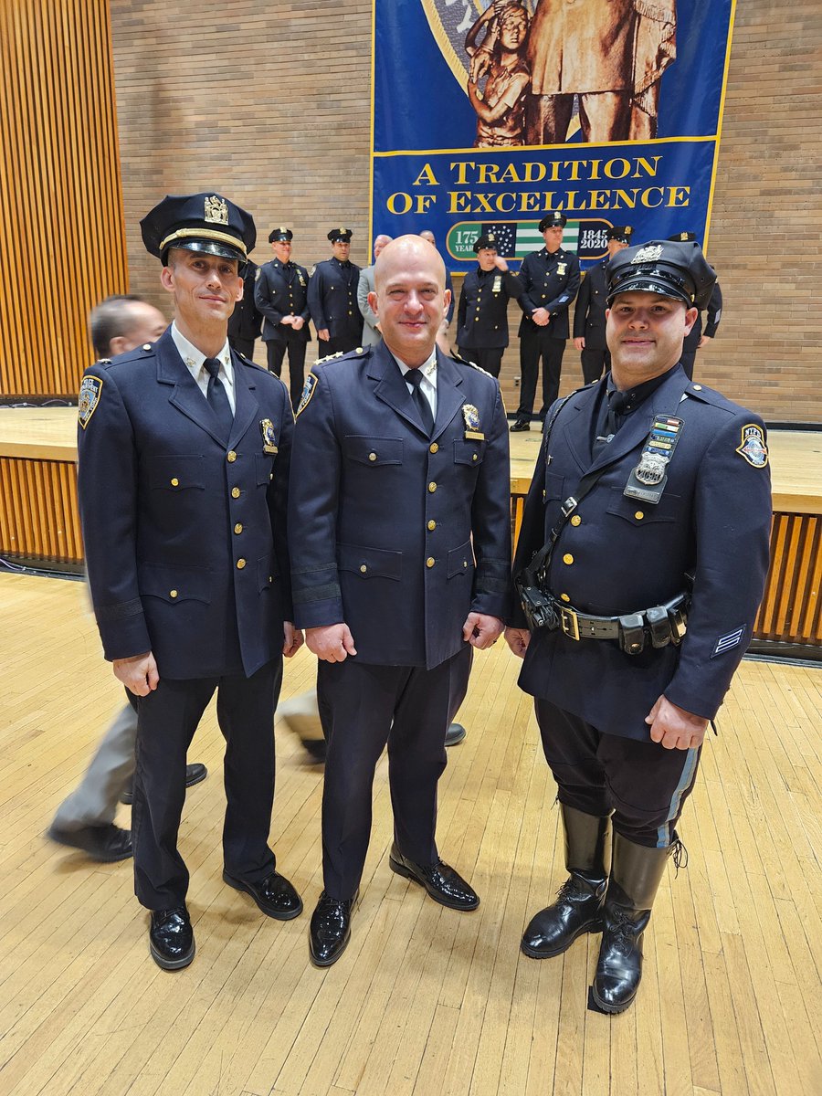 Congratulations🎉🎉 on our very own Inspector O' Sullivan from Traffic Enforcement District and Officer Fokianos from our Highway District for receiving the Centurion Award🏆 recognizing their outstanding work performance.
Congrats to all awardees! Keep up the excellent work.