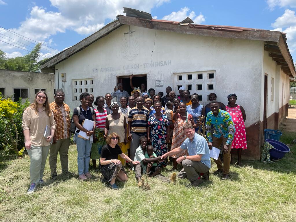 Ally Kirtley has been conucting research for her Agricultural Economics PhD in rural cocoa producing communities in #Ghana. Her @JustGiving fundraiser aims to create Little Libraries to supplement the sustainability incentives there 🍫🌱 #SDGs #trade4sd justgiving.com/page/kent-ally…