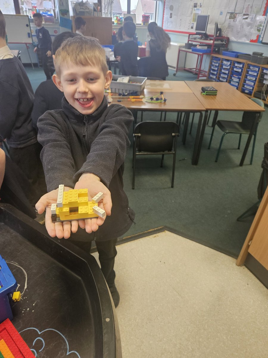 Today for #STEMweek we looked at how submarines work. We discussed different types of submarine and then we used K'NEX or Lego to design our own! We found this task really enjoyable and could talk about why we'd made our models the way we did!
@STEMedscot