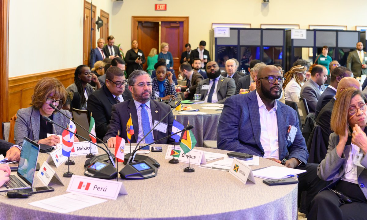 Ecuador_OEA's tweet photo. Delegación 🇪🇨 encabezada por Viceministro Promoción Exportaciones e Inversiones participa en VIII Diálogo Interamericano de Altas Autoridades Mipymes, organizado Cámara de Comercio de EE.UU. y OEA, espacio donde los estados y empresas compartieron buenas prácticas y experiencias. https://t.co/oKxvqaY7Ab