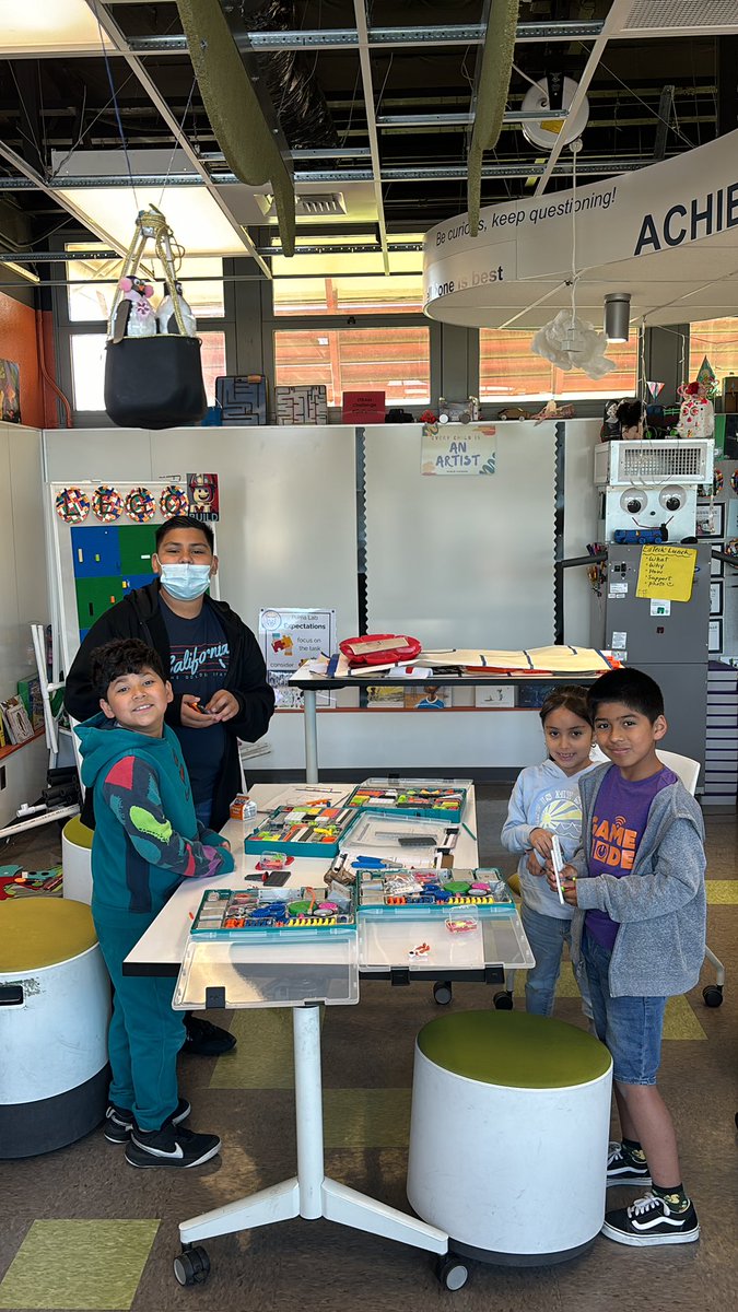 APanedaDLC's tweet image. Our Puma Robotics Team is building a spaceship 🚀 with an astronaut 👩🏼🚀 exposed #GoPumas @northranchito 🐾 #RoboticsRocks