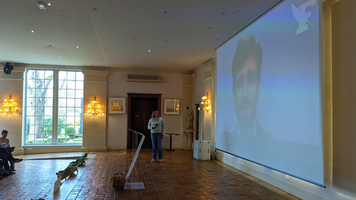 sevjeanneau's tweet photo. Aujourd’hui présentation de l’association @Fragritwittos et de la #commpositive sur les réseaux sociaux en trio avec 2 témoins qui ont partagé leur expérience @avocatdeschamps et @d_forge #agriculture https://t.co/YlZ49D0tZq