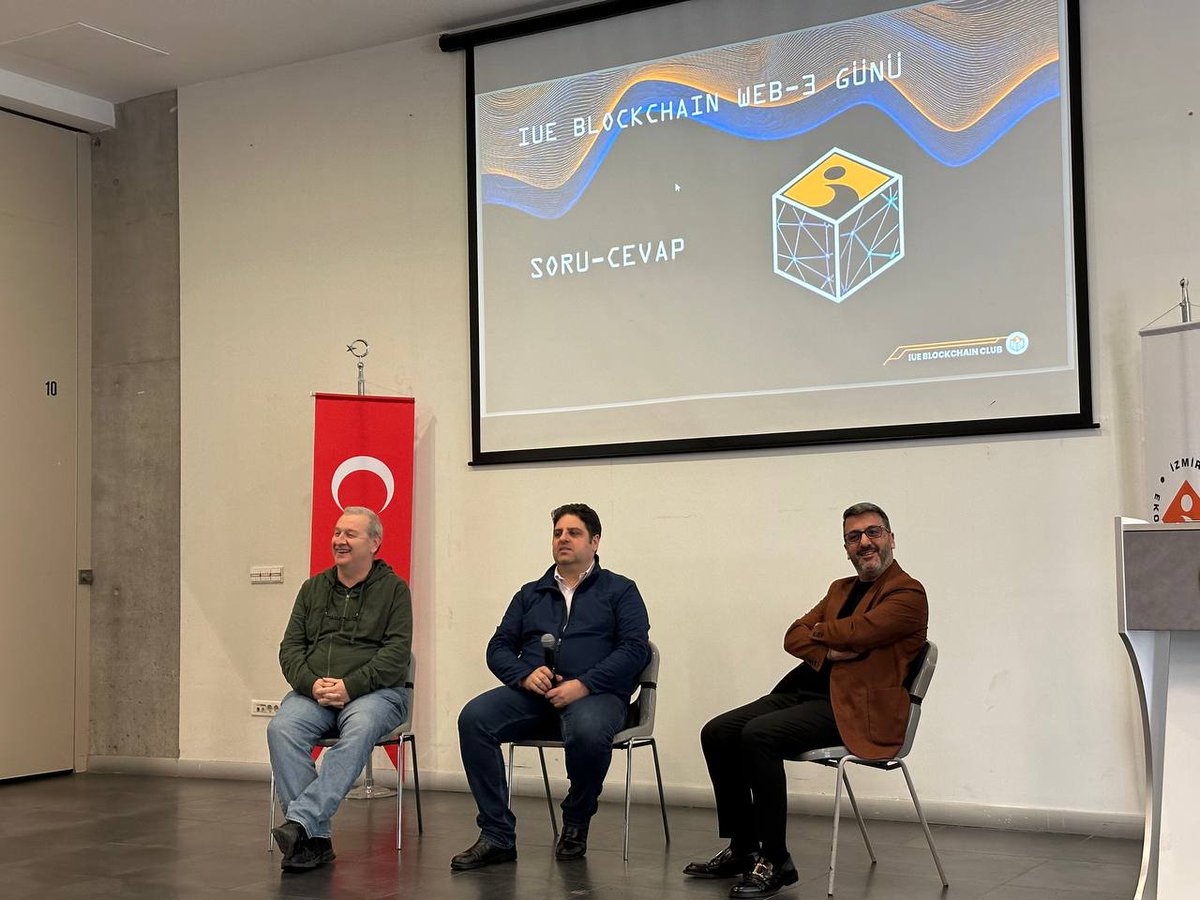 ismailhpolat's tweet photo. #BlockchainAnadoluSeminerleri'nin 4 üniversitelik İzmir-Manisa ayağının son etabını @iueblockchain topluluğunun enerjisiyle tamamladık. Bu yolculukta bizi yalnız bırakmayan tüm katılımcılara teşekkürler🙏 https://t.co/D8nz9YZgJj