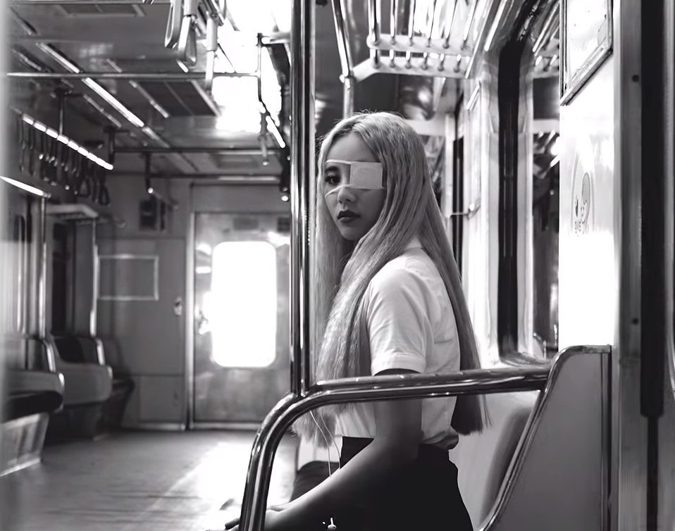 itgirlkahei's tweet image. its something about loona on a train