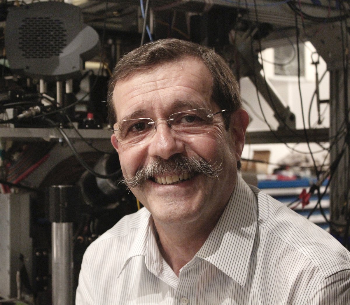 🌟Alain Aspect, Prix Nobel de Physique 2022, soutient l'Institut Villebon - Georges Charpak. Dans un courrier, l’éminent scientifique exprime son "très grand intérêt pour les méthodes pédagogiques expérimentées et mises en œuvre" au sein de l'Institut. tinyurl.com/vuabtb42