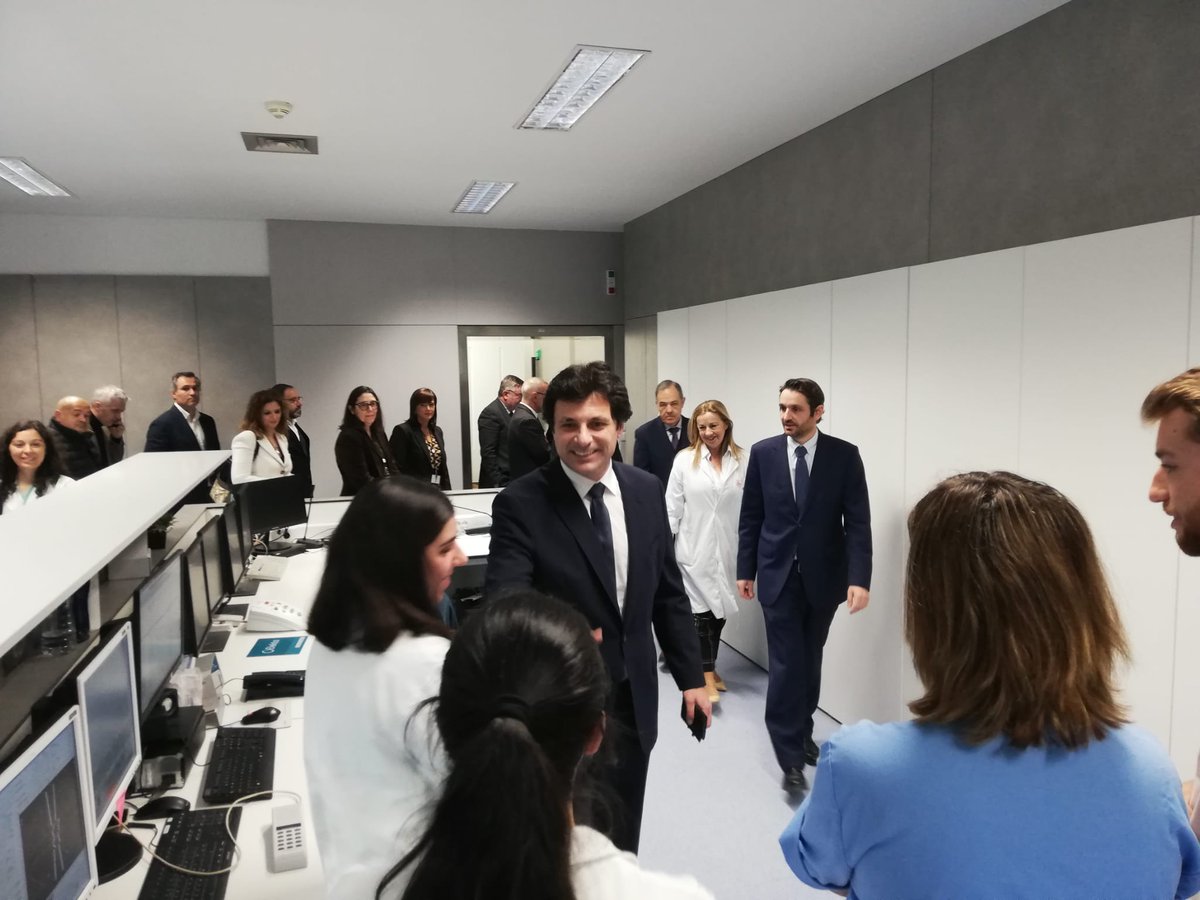 saude_pt's tweet photo. O Secretário de Estado da Saúde visita hoje a
Unidade Local de Saúde de Trás-os-Montes e Alto Douro. No Hospital de Vila Real, Ricardo Mestre inaugurou um novo acelerador linear, que vai reforçar a capacidade para tratamentos oncológicos em toda a região. #ulstmad #somossns https://t.co/DNM9Eh7zAs
