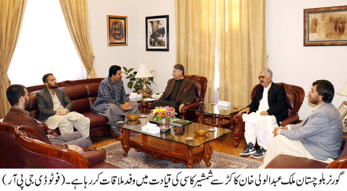 کوئٹہ 14 مارچ: گورنر بلوچستان ملک عبدالولی خان کاکڑ سے شمشیر کسی کی قیادت میں وفد ملاقات کررہا ہے۔