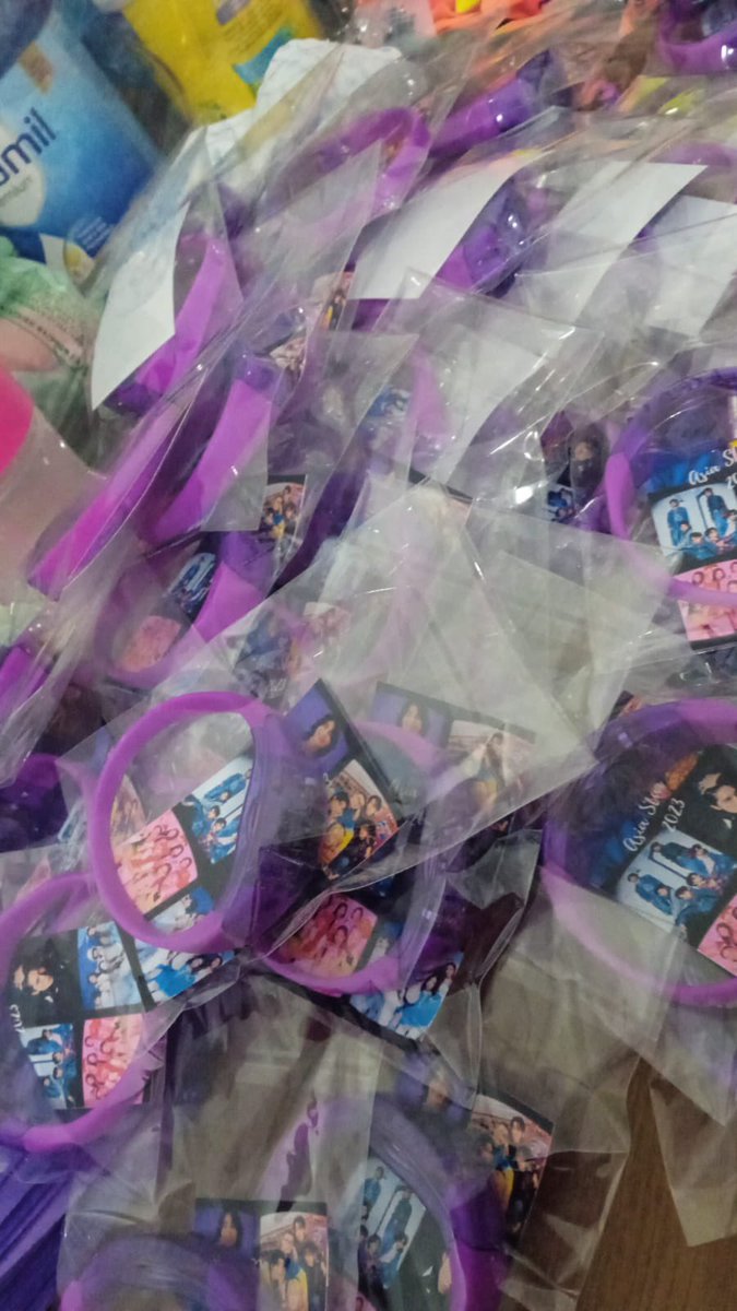 LobeProjetos's tweet photo. QUAL EVENTO VCS FOI ??
Qual pulseira vcs tem 🥹

Reunimos aqui todas nossas Pulseiras Led 

ONDE TUDO COMEÇOU✨
#AsiaStarFestival 

07/07/2023💜

Brilhamos com as led Roxinha 
Ao som de 
#BoyStory #Classy #Tribe #2z #JEFFSATUR #Miyavi https://t.co/tihEI6NgAy