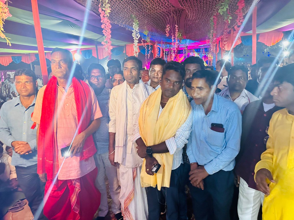 #पोटका_विधानसभा

डुमरिया प्रखंड अंतर्गत खड़ीदा पंचायत भागाबंधी ग्राम में ग्रामवासियों द्वारा आयोजित श्री श्री राधा गोविंद अखंड हरिनाम संकीर्तन में शामिल होकर क्षेत्रवासियों की सुख शांति समृद्धि और खुशहाली की मंगल कामना करते हुए।