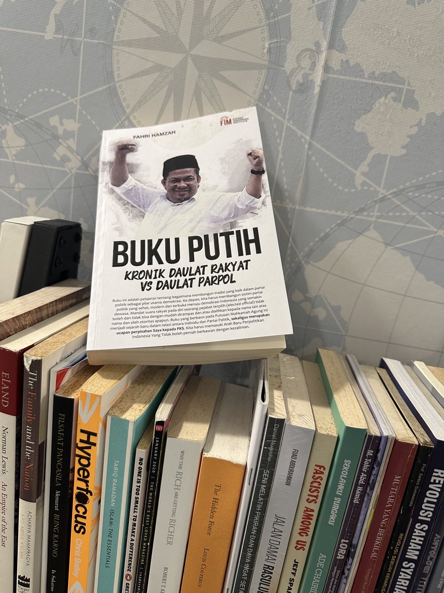Semua semrawut Sistem politik, kepartaian dan pemilu telah sy coba angkat di buku ini persis setelah sy pensium setelah lebih 20 tahun kerja di senayan. Jadi sy tau apa yg terjadi dan sy tau mereka tak mau hentikan. Jadi yg percaya hak angket dll, tertipu saja . #BukuPutihFH