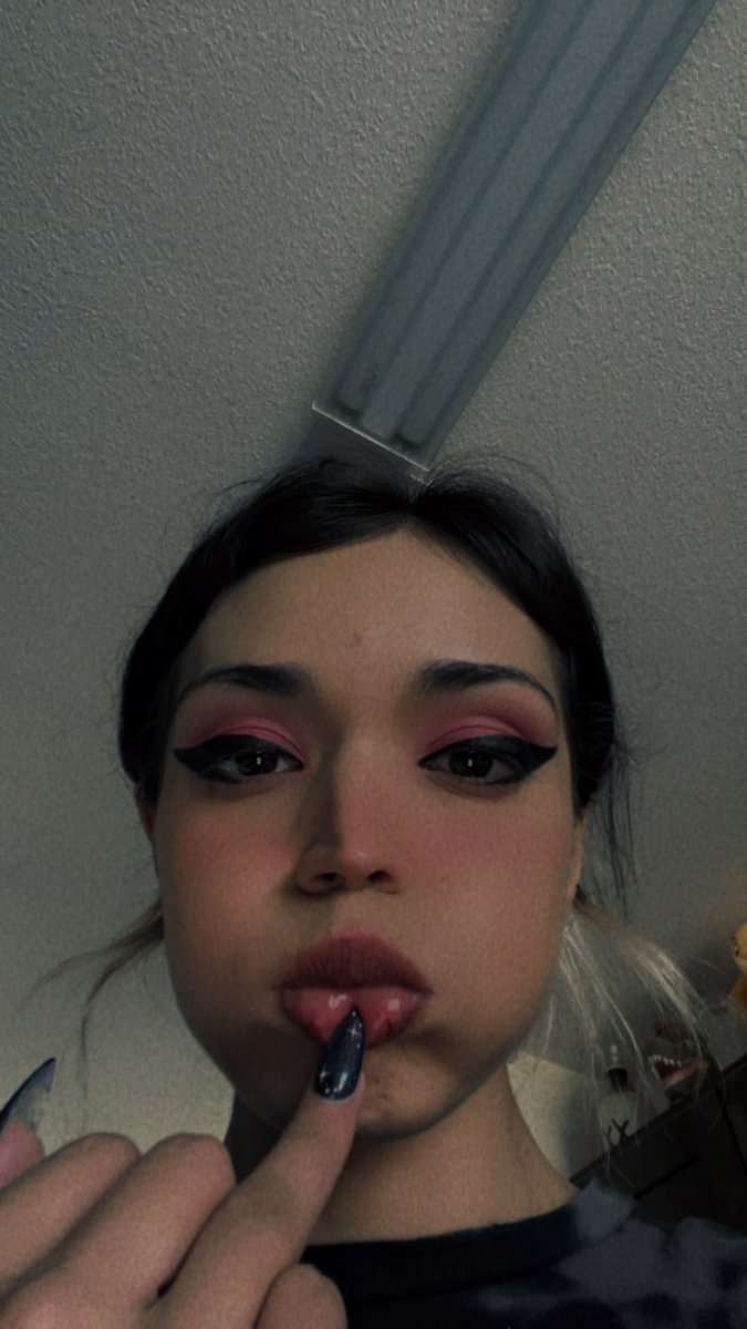 cantimpressjade's tweet photo. Rt if you love me
Or if you’d like to finish on this face 🤗 https://t.co/FwSEjcY233