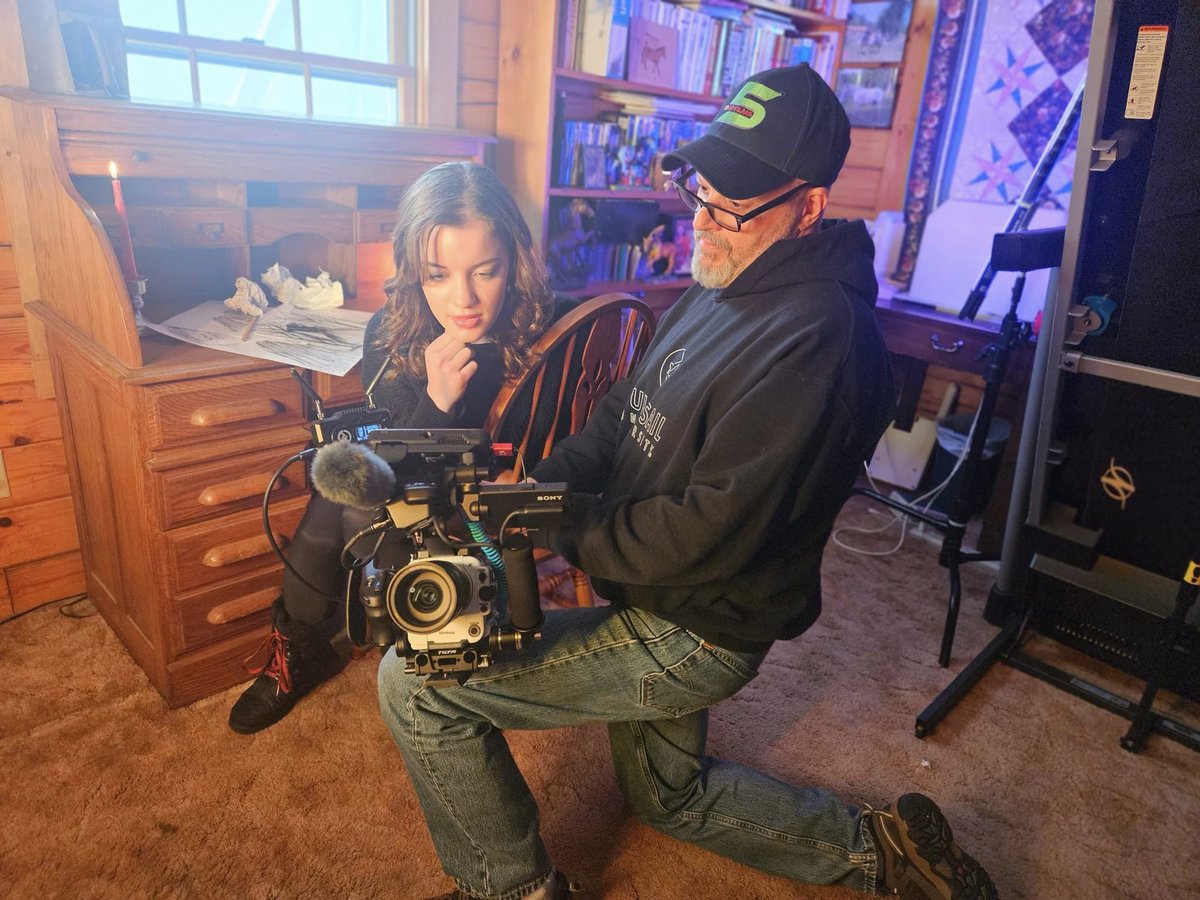 indiefilmx's tweet photo. IFGA Member, Keith Travers, in action. This is from his music video shoot his production company did for a local singer/songwriter. 15-year-old Bella Ann Music from Winslow, Maine.
 
#IFGA #independentfilmmakersguildofamerica https://t.co/5Nh8jZU5Gx