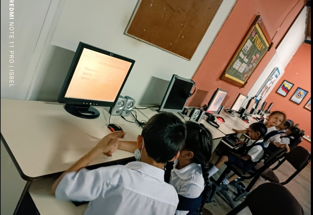 Niños y niñas de la EBB Congreso de Angostura en #Barinas Fortaleciendo sus aprendizajes de manera cooperativa y exploratoria mediante el uso de libre office #AvanzandoPorVenezuela <a href="/FundabitBnas/">Fundabit Barinas</a> <a href="/Fundabit_/">FundabitOficial</a> <a href="/_LaAvanzadora/">Yelitze Santaella</a> <a href="/cpsetBarinas/">NotiCBIT = Fundabit</a>