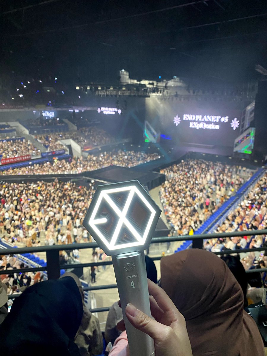 laybisidemino's tweet photo. Reference for #TREASUREinKL PS5, 404

Exploration in KL ~ Row C Seat 18 

So far if you're student didn't have so much budget, the cheapest seat still can see very clearly 

 #TREASUREinKL https://t.co/H8GFudu0Pc