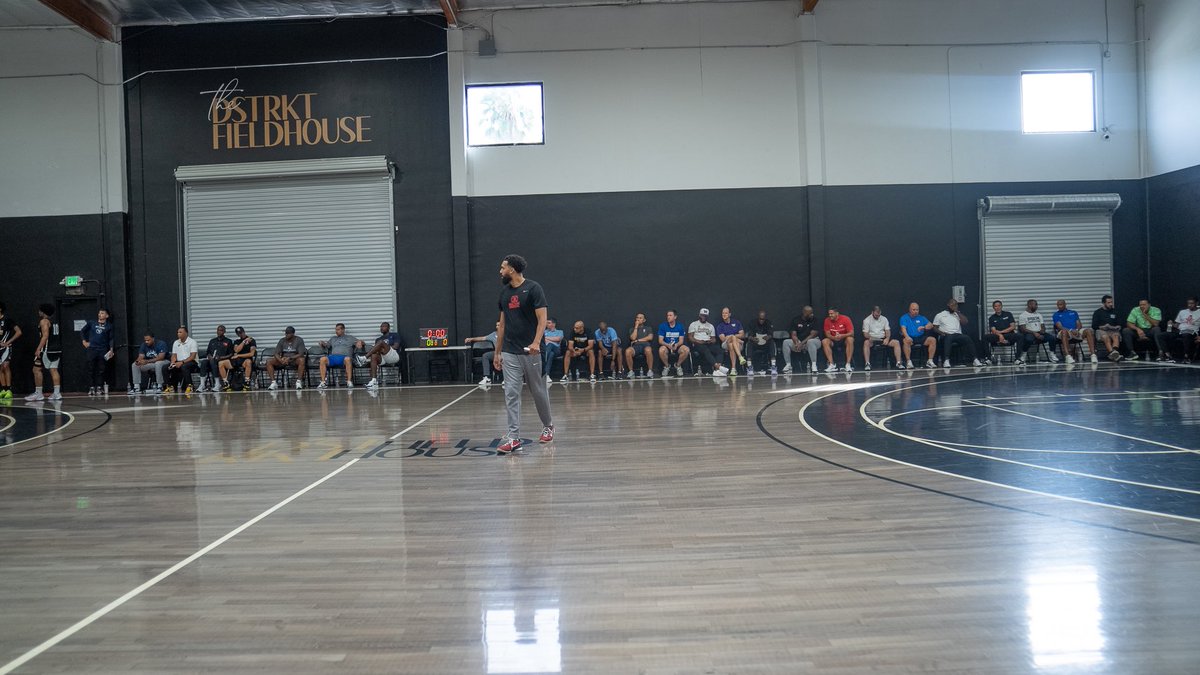 JuliusVElite0's tweet photo. Year after year our @SocalAcad practices are filled with Division 1 coaches. We have created a real platform where our guys can get maximum exposure &amp; development. These videos &amp; pictures are from different practices. It’s different over here! #RamThrough 🐏🤞🏽 https://t.co/QLWe03Abj2
