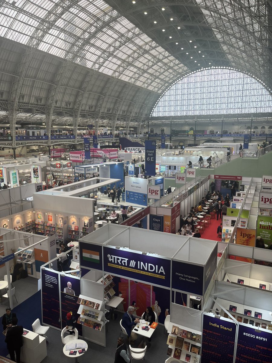 A bookworm’s happy place! 😍📚 Y10 students from @FulhamCross and @FulhamCrossAcad visited @LondonBookFair for a day of talks, tours, and networking with professionals from the publishing industry.